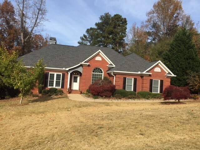 Primary Photo - This beautiful brick home is located in Vi...
