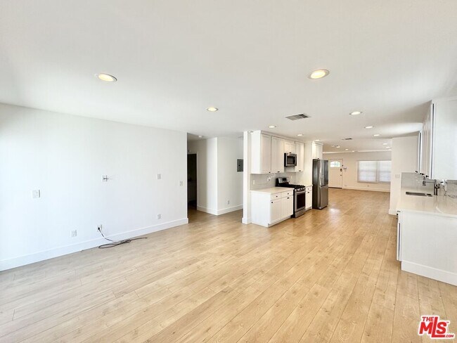 Building Photo - 5937 Ranchito Ave
