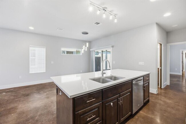 Building Photo - 1125 Walton Ln