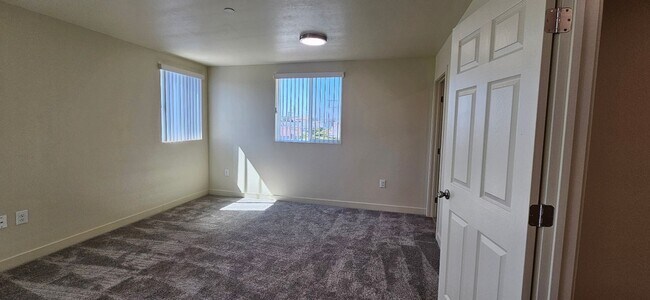 Building Photo - 3839 Woodlawn Ave
