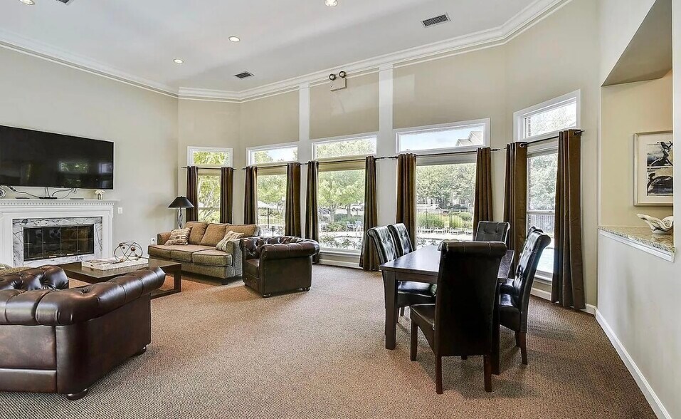 Building Photo - 1701 Lake Shore Crest Dr