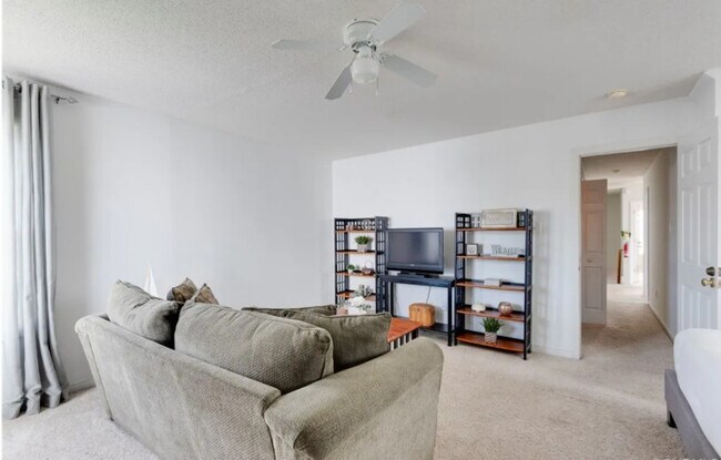 Building Photo - 420 Green Hollow Ln