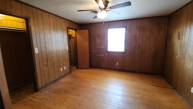 Building Photo - 605 N Front St