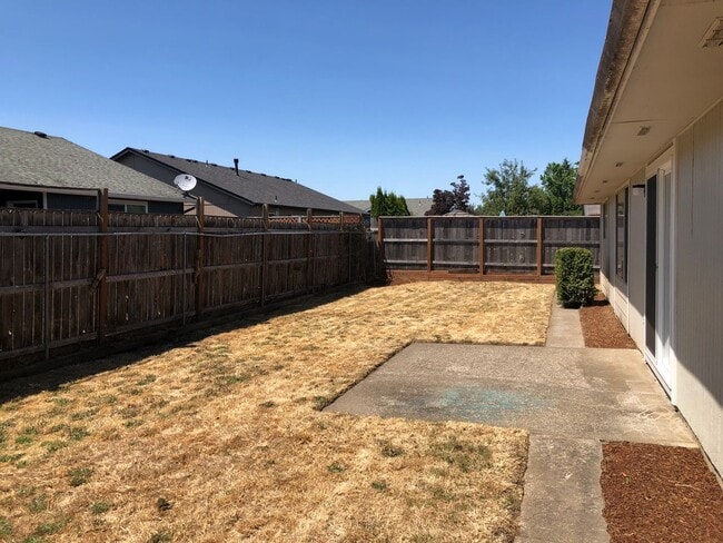 Building Photo - Three Bedroom with RV Pad in North Salem