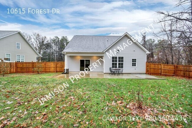 Building Photo - 10615 Forest Dr