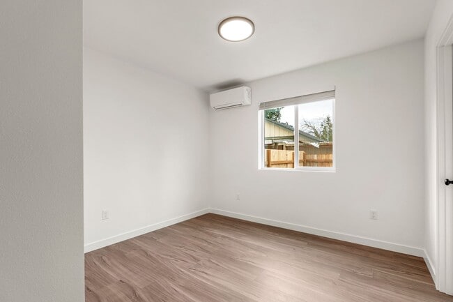 Building Photo - Brand new 3 bedroom 3 full bath townhouse in Thurston! $1,000 OFF YOUR FIRST MONTH'S RENT!