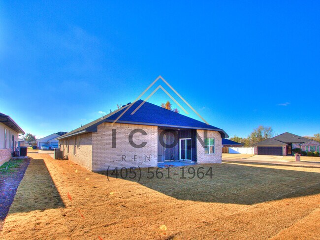 Building Photo - 5001 SE 86th St