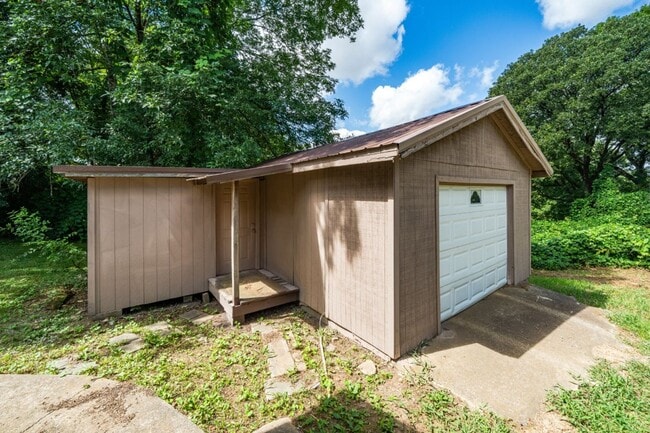 Building Photo - Now Available! Newly Renovated 4-Bedroom H...