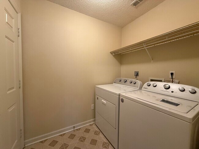 Building Photo - 1322 Hidden Timbers Pl