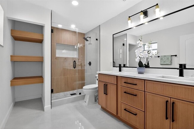 Building Photo - 4210 Palm Dr