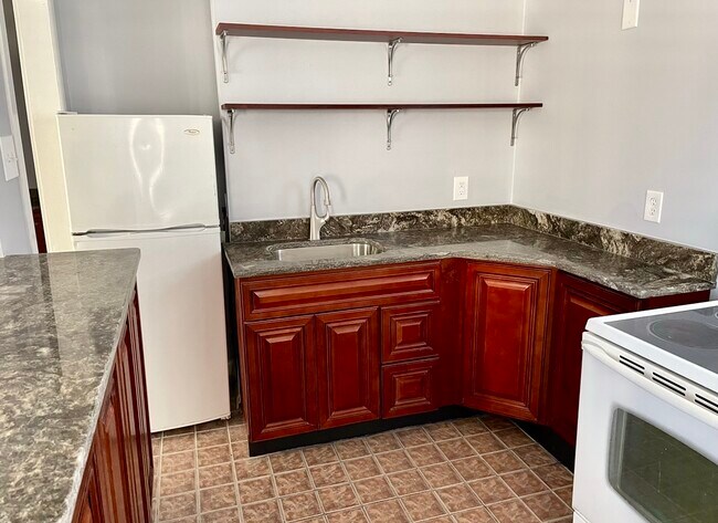 Kitchen - 427 Eleanor Ave