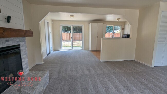 Building Photo - 910 Gregory Way SE