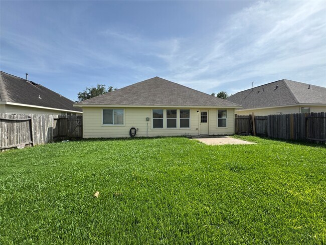 Building Photo - 5907 Yaupon Ridge Dr