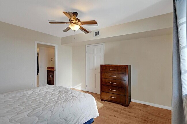 Building Photo - 1526 Whitehall Dr