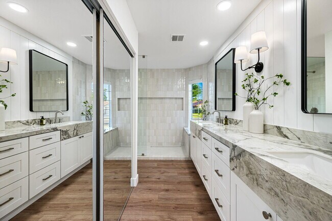 Building Photo - 76817 Manor Ln