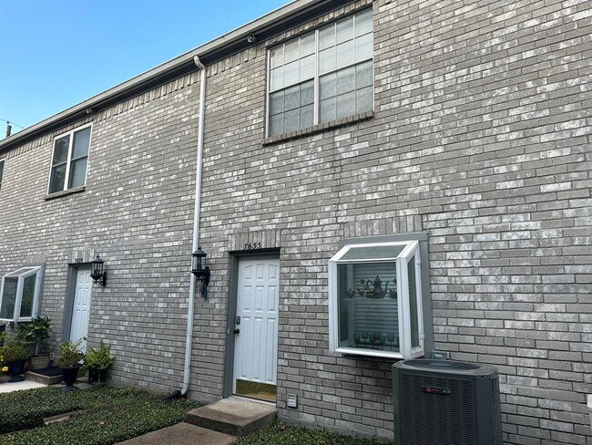 Building Photo - 7633 Cambridge St
