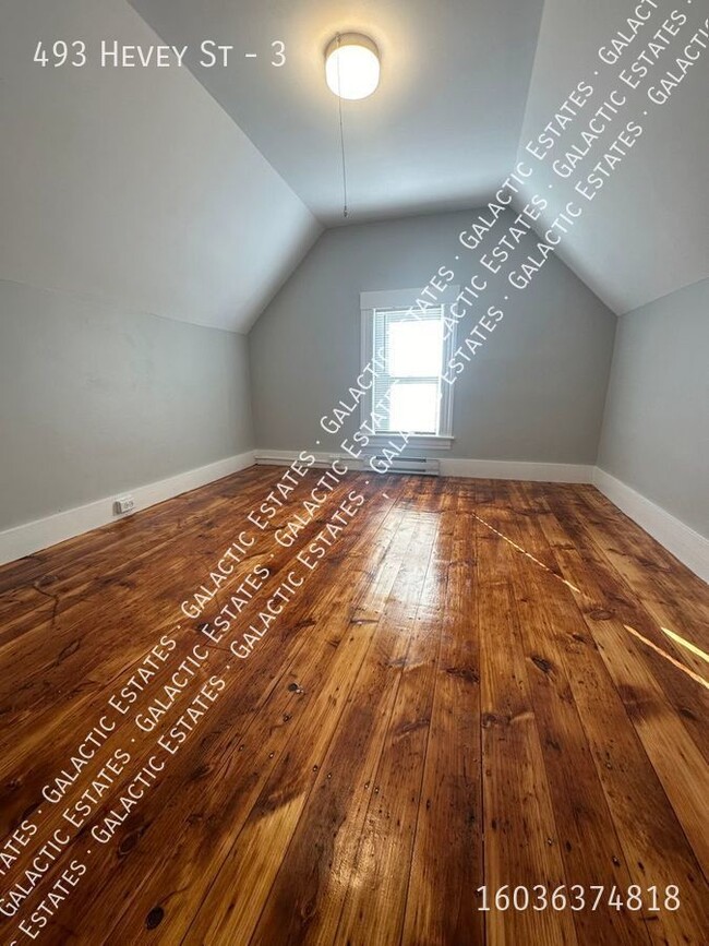 Building Photo - 493 Hevey St