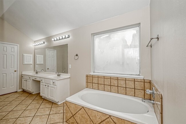 Building Photo - 4026 N Barnett Way