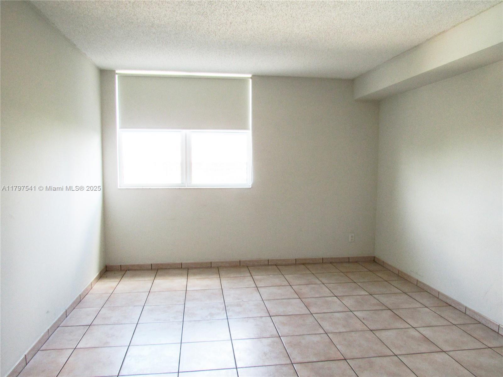 Building Photo - 2475 Brickell Ave