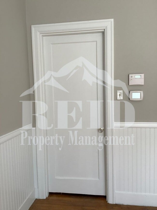 Building Photo - Large home/3bed 3 bath with bonus/office room just outside of PSNS and close to Bremerton Ferry