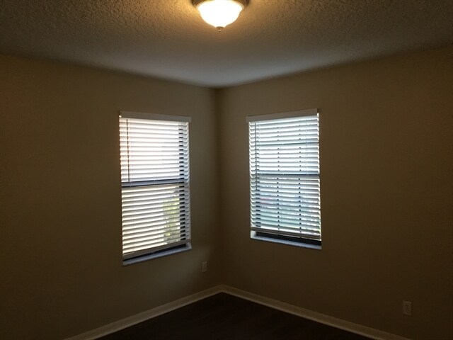 Building Photo - 1545 Amaryllis Cir