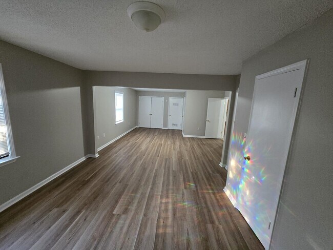 Building Photo - 3906 Hammett Dr