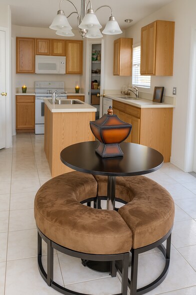 Kitchen - 981 SW McElroy Ave