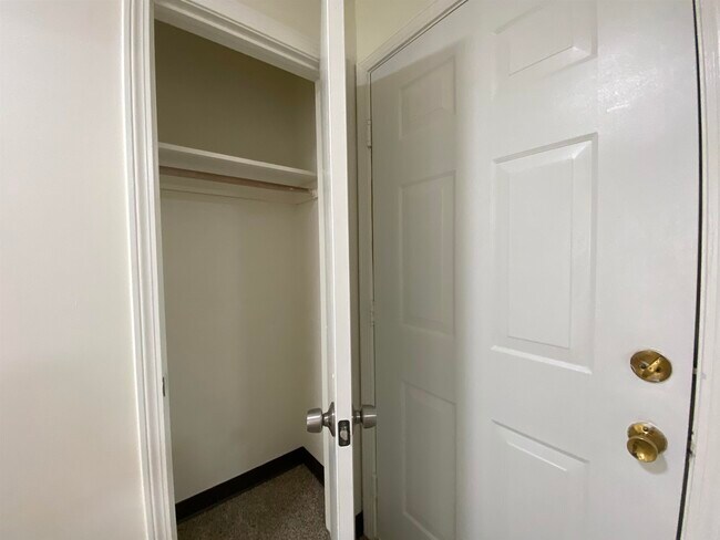 Building Photo - 379 Huse Rd