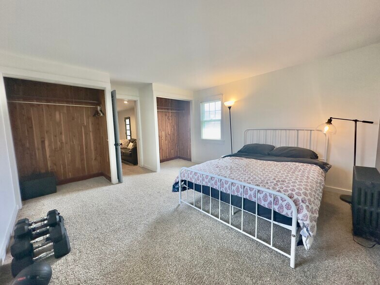 Building Photo - 9453 Maynard Dr