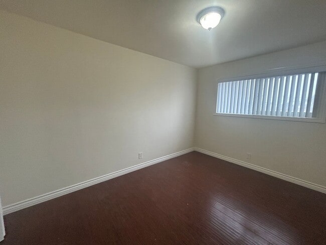 Building Photo - Spacious 2bed 1.5bath Apartment near Beach Blvd & Talbert Ave