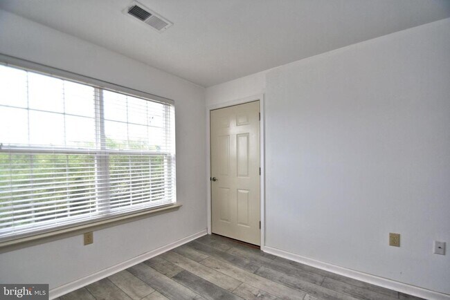 Building Photo - 3940 Ashland Dr