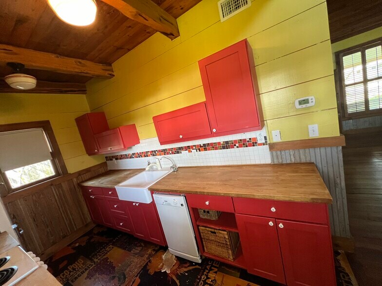 Building Photo - 813 W Bluebonnet Dr