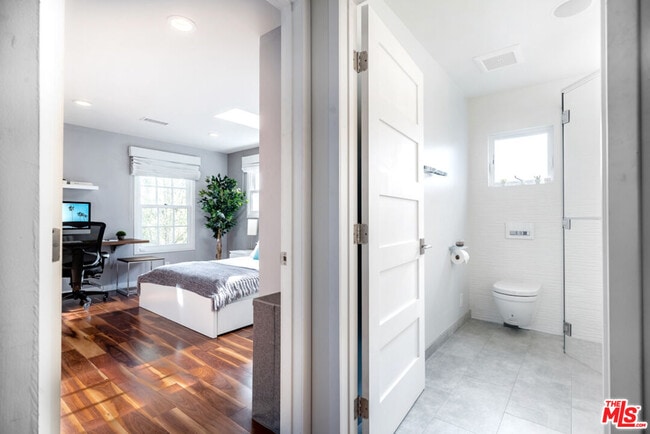 Building Photo - 3769 Greenwood Ave