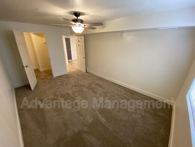 Building Photo - 2244 N Canyon Rd