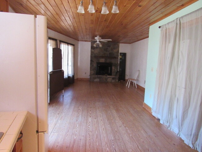 Building Photo - $1,400 - 2 Bedroom / 1 Bath Cabin in Tuckaseegee with Lovely Mountain View