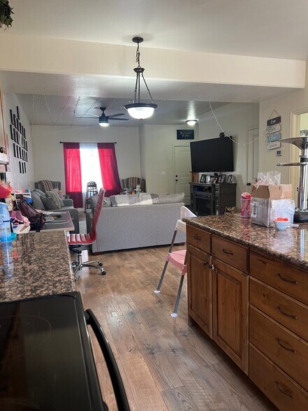 Building Photo - 490 E 700 S