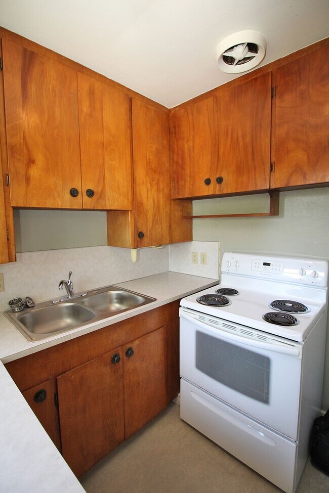 Building Photo - renwr09