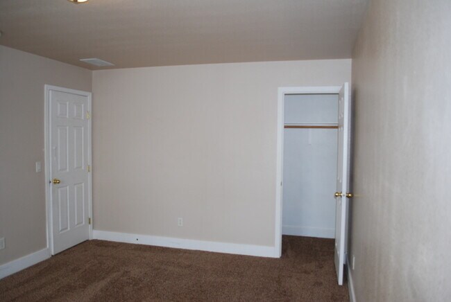 Building Photo - 3 bed Condo in Central Meridian!