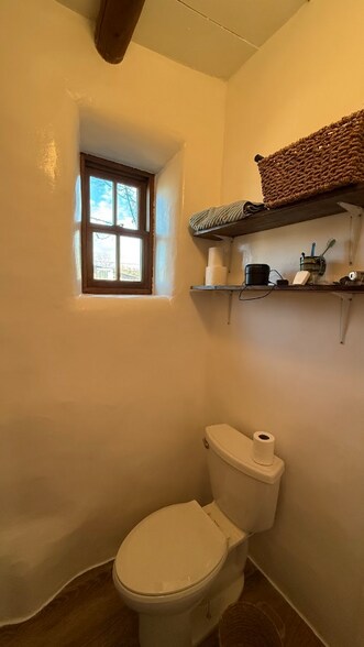 Building Photo - 824 Canyon Rd