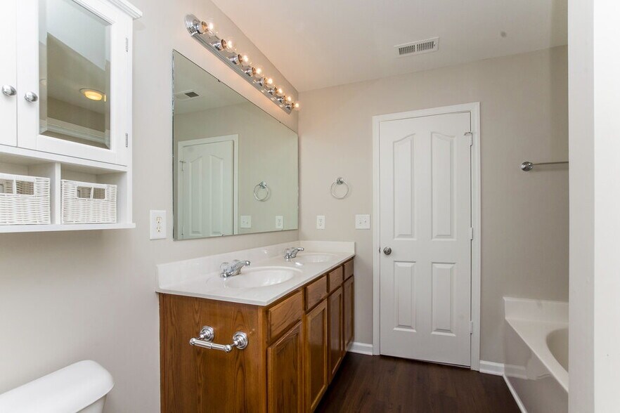 Building Photo - 6694 Sequoia Hills Dr