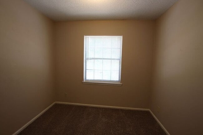 Building Photo - Beautiful 3 Bedroom, 2.5 Bath Townhome in Tyler – Available!