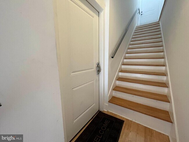 Building Photo - 1013 V St NW