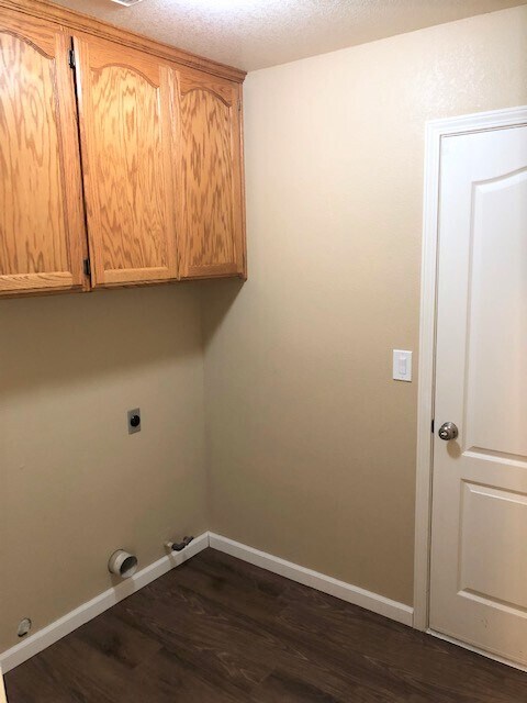 Building Photo - 2158 Robailey Dr