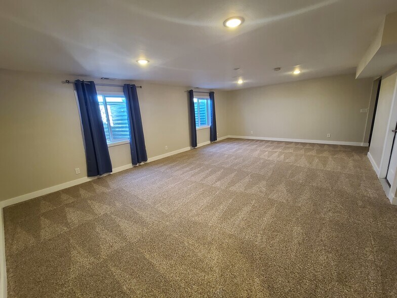 Building Photo - 2156 W War Admiral Ln