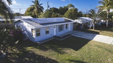 Building Photo - 3051 NE 11th Terrace