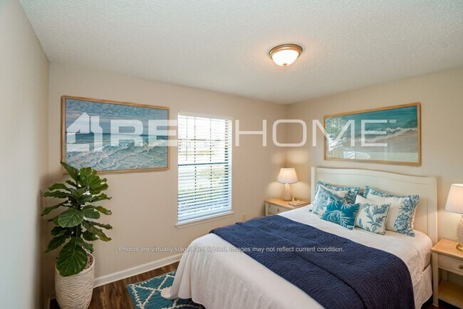 Building Photo - 956 Chalmet Ln