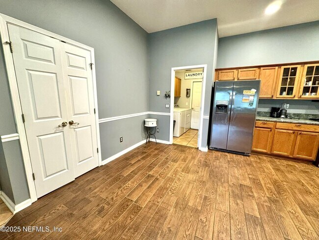 Building Photo - 1672 Pinecrest Dr