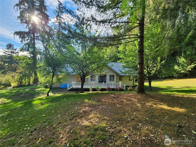 Building Photo - 8542 Battle Point Dr NE
