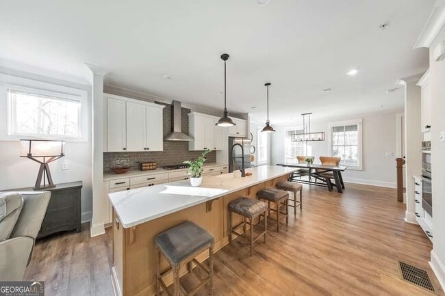 Building Photo - 320 Oak Arms Wy