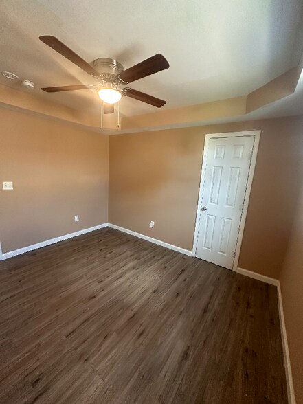 Building Photo - 7021 Yorktown Dr